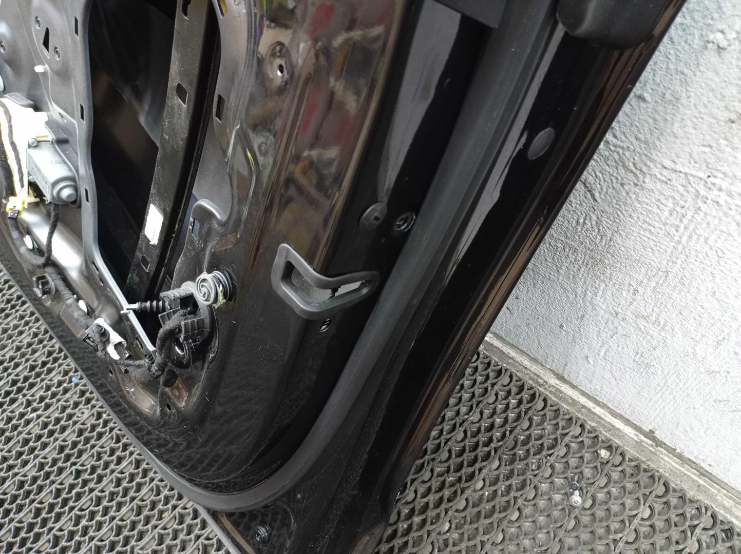 Стеклоподъемник электр. передний правый