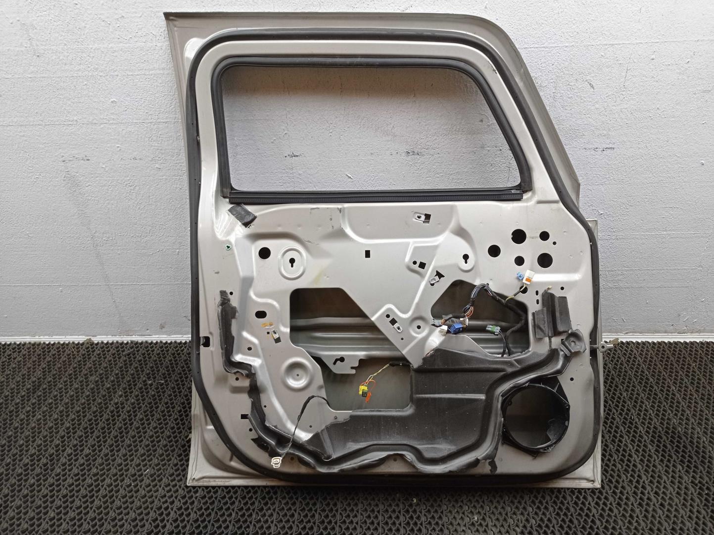 Дверь передняя левая