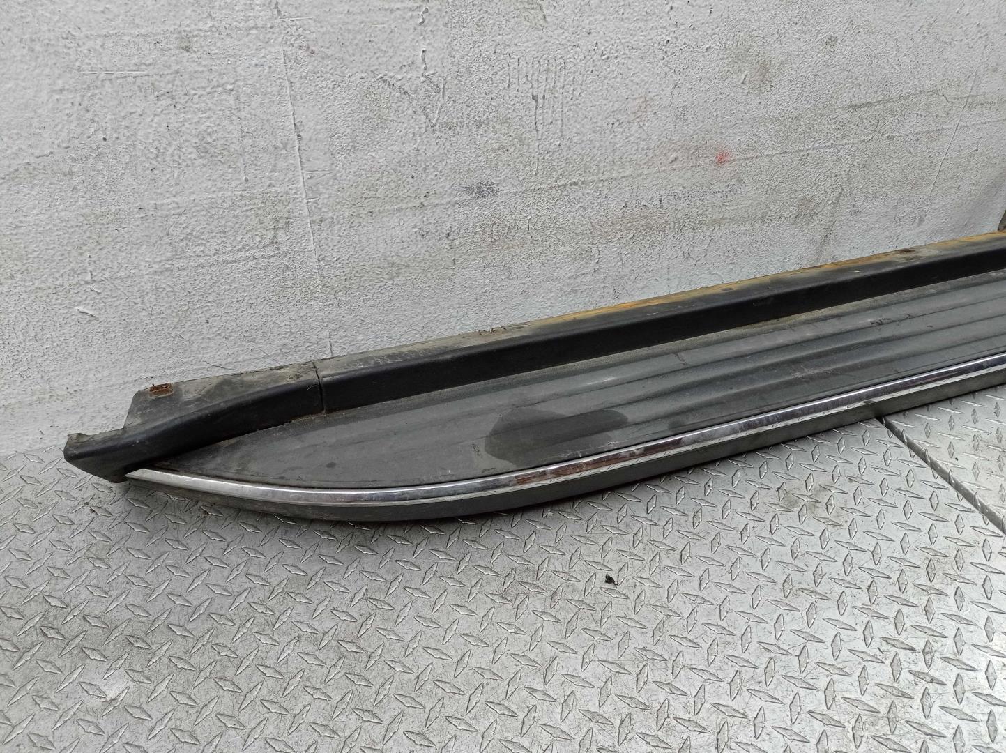 Подножка левая