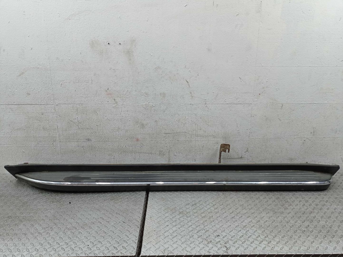 Подножка левая