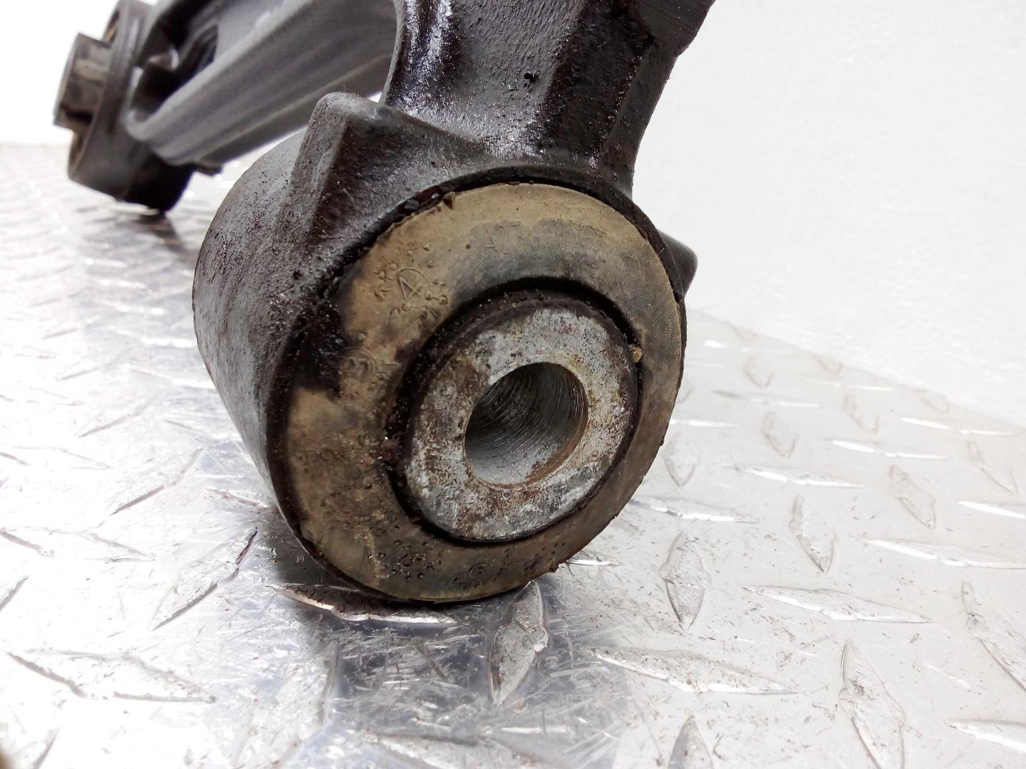 Рычаг передний нижний правый