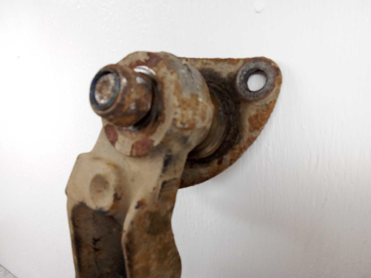 Рычаг передний нижний правый