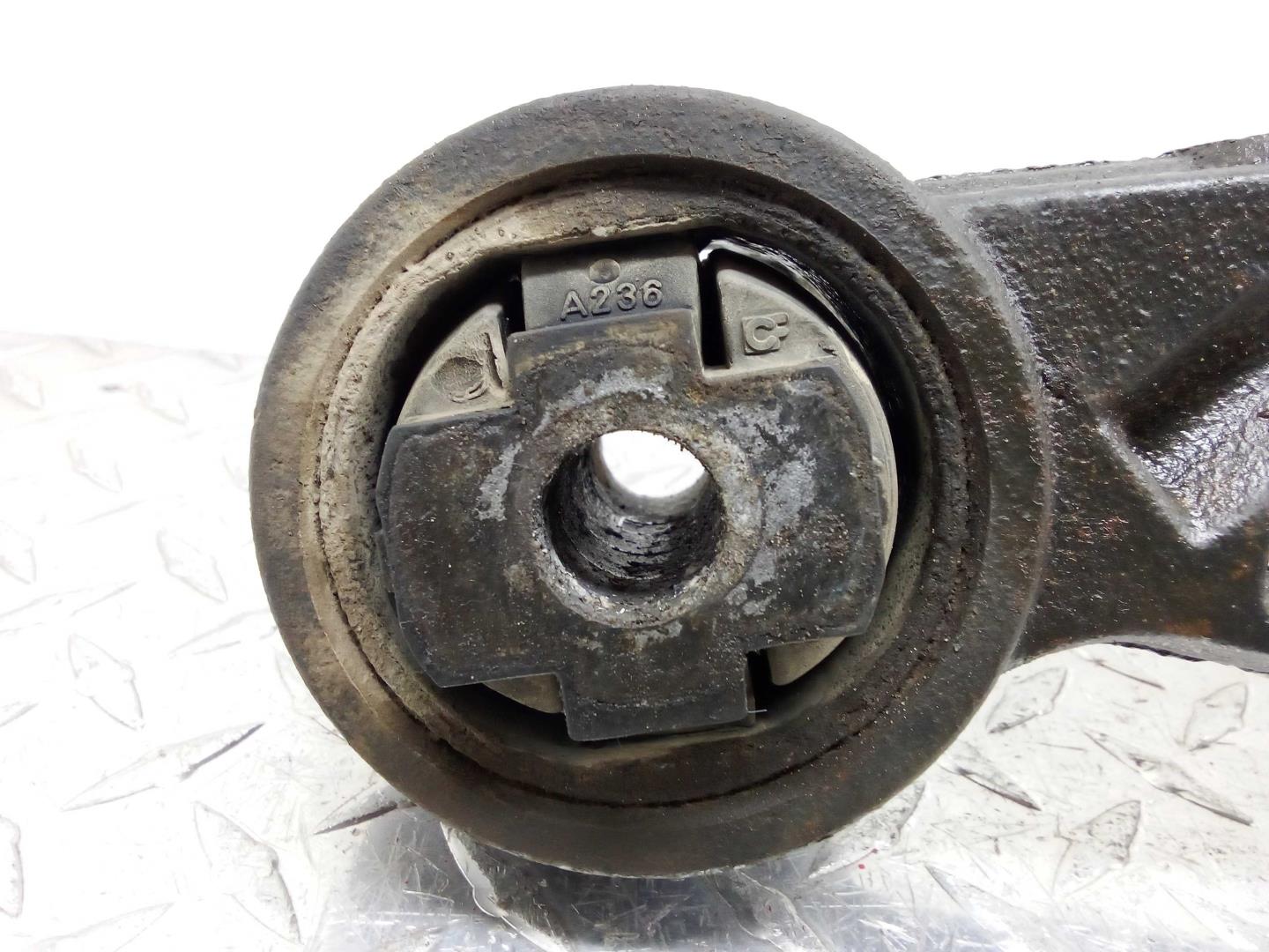 Рычаг передний нижний правый