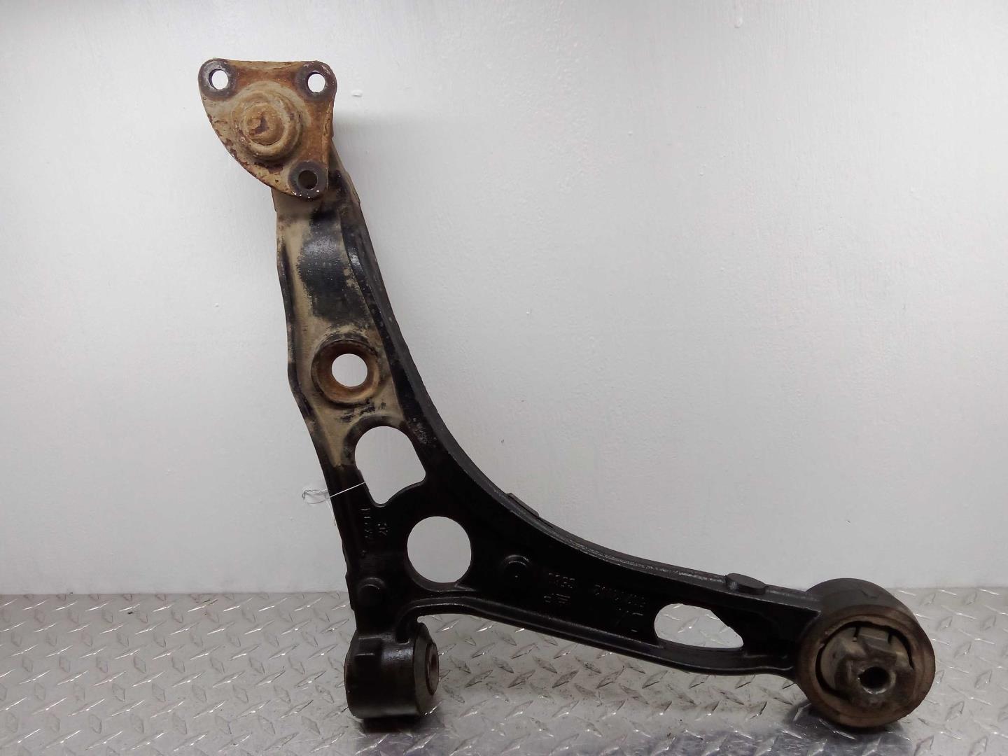 Рычаг передний нижний правый