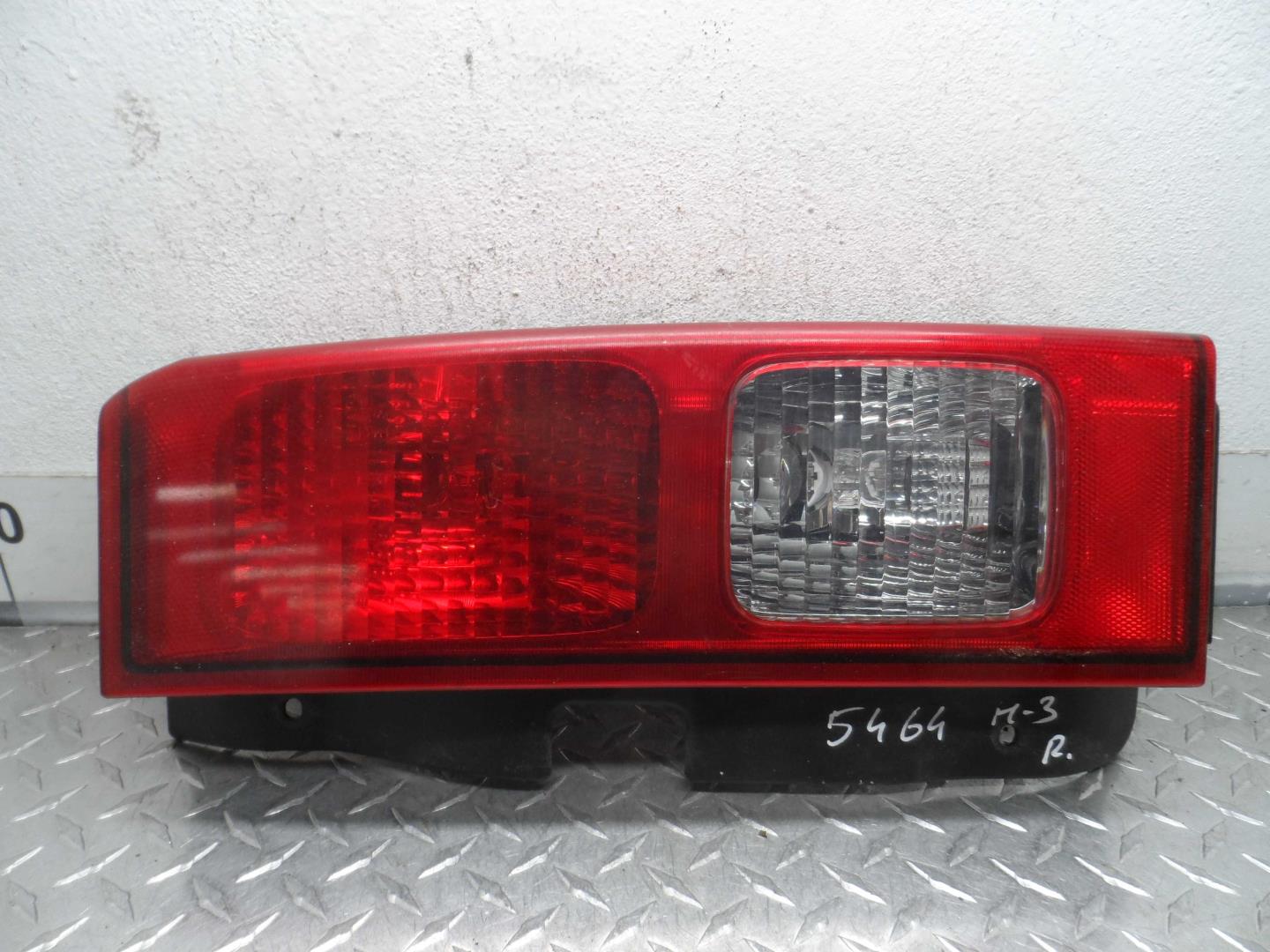 Фонарь задний наружный правый
