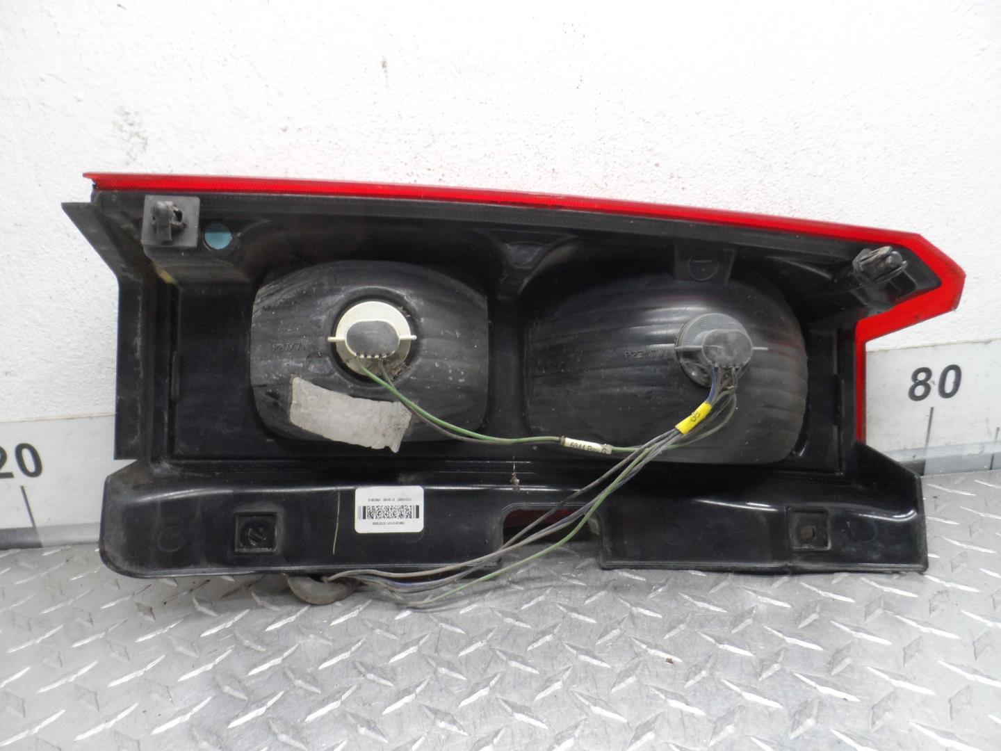 Фонарь задний наружный правый