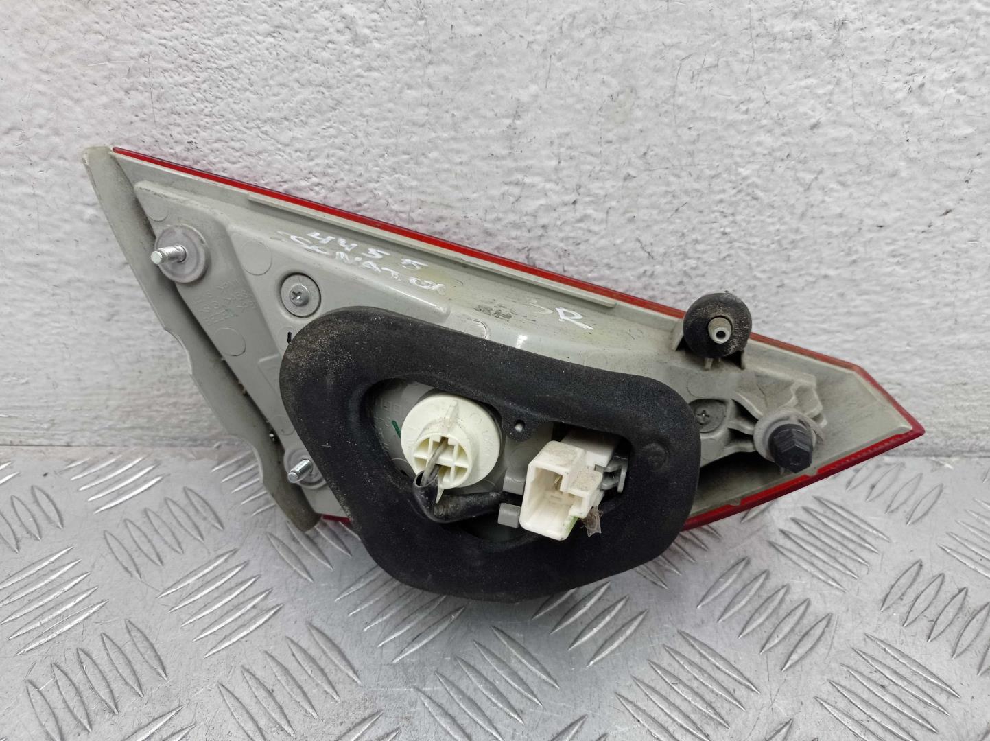 Фонарь задний внутренний правый