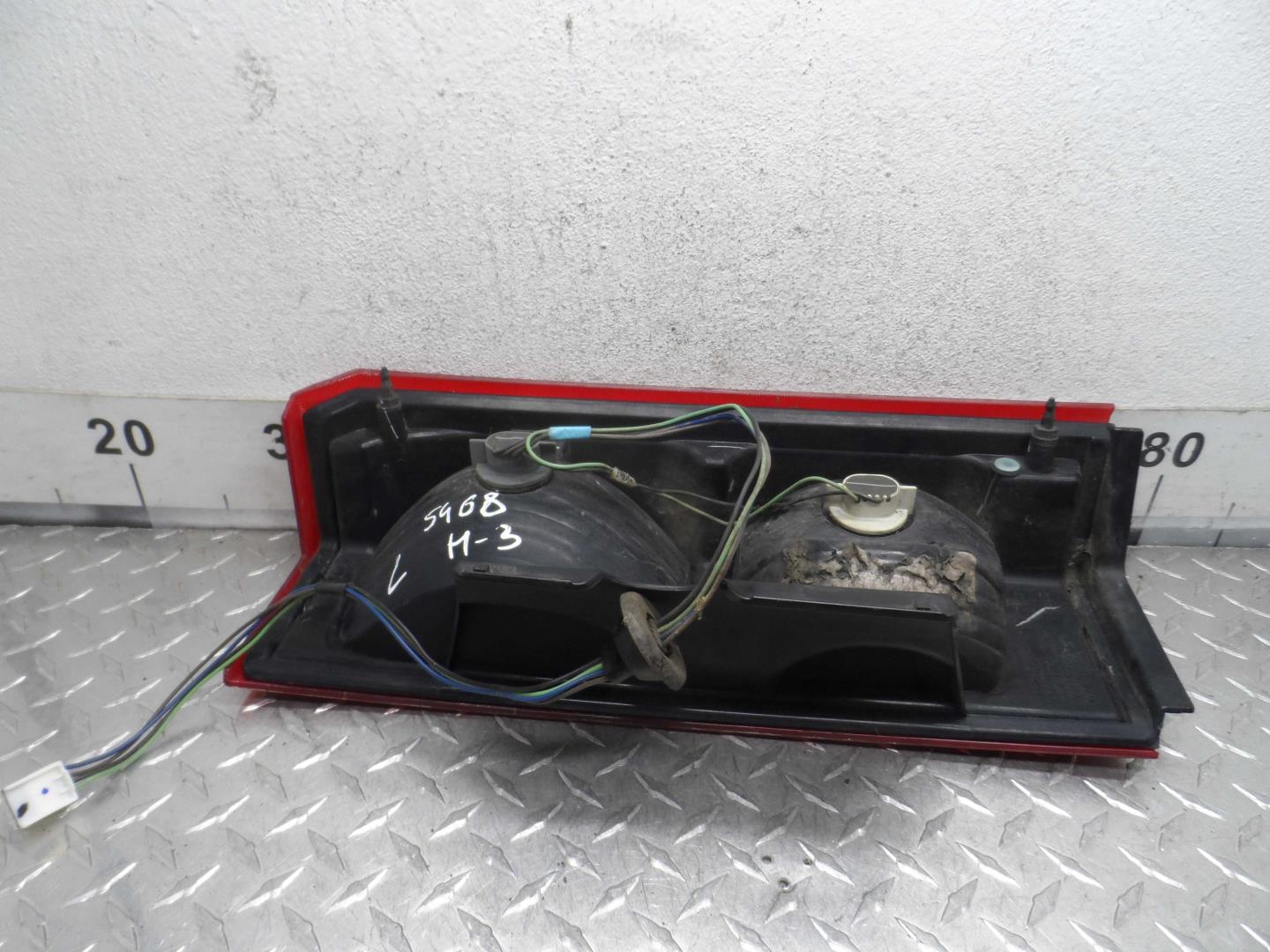 Фонарь задний наружный левый