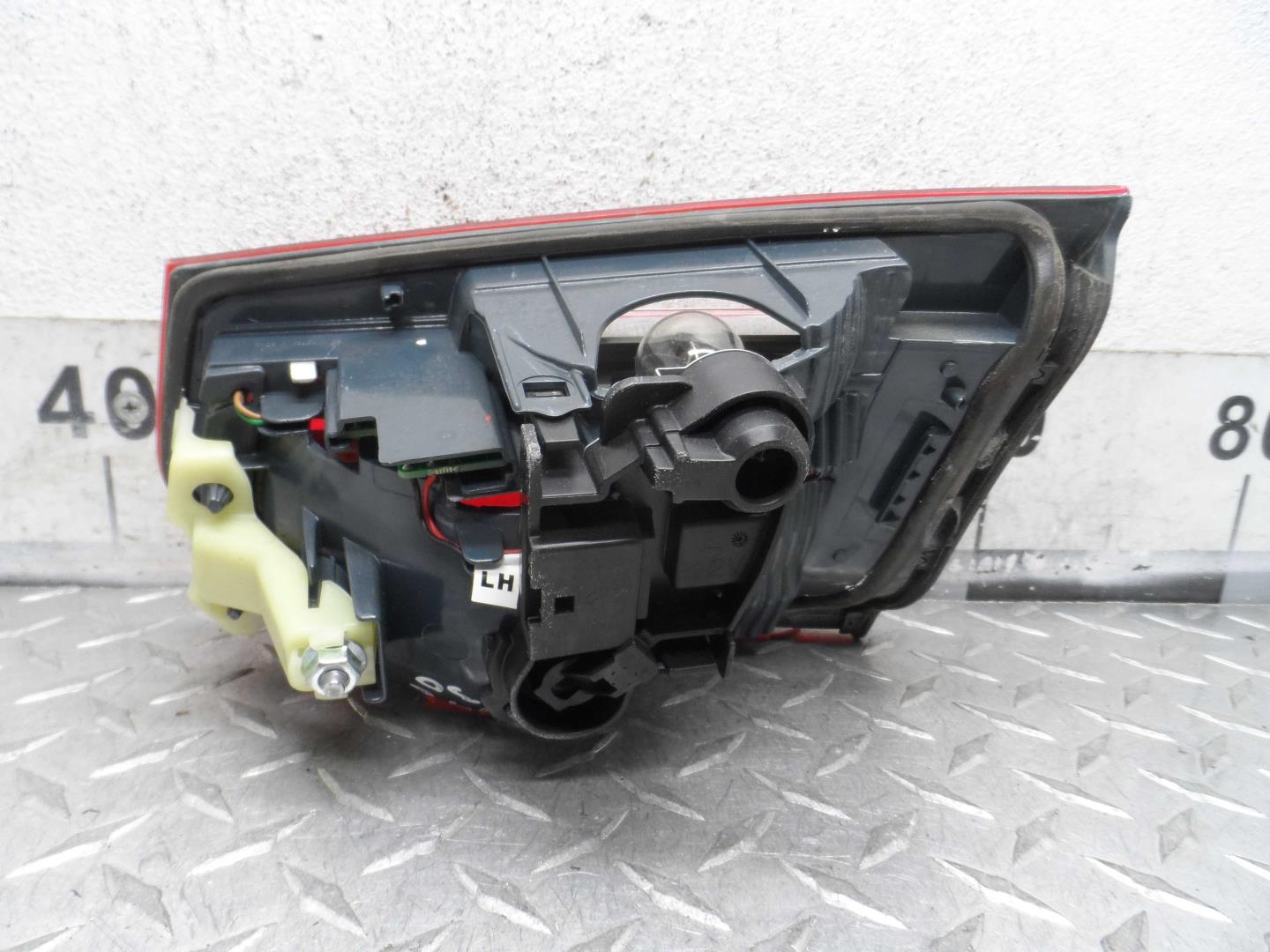 Фонарь задний внутренний левый