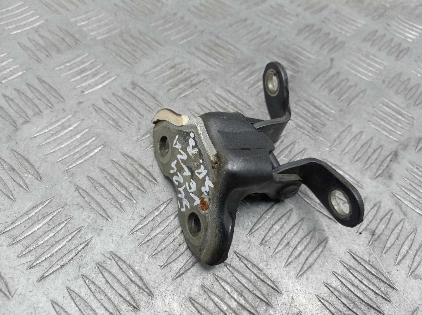 Петля двери