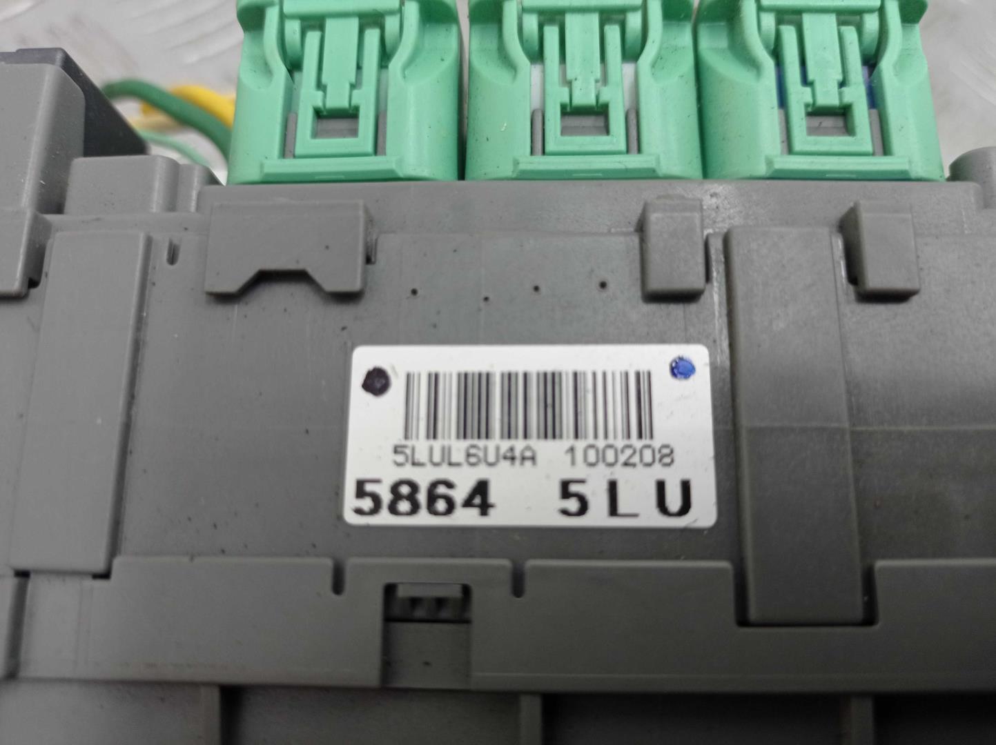 Блок предохранителей