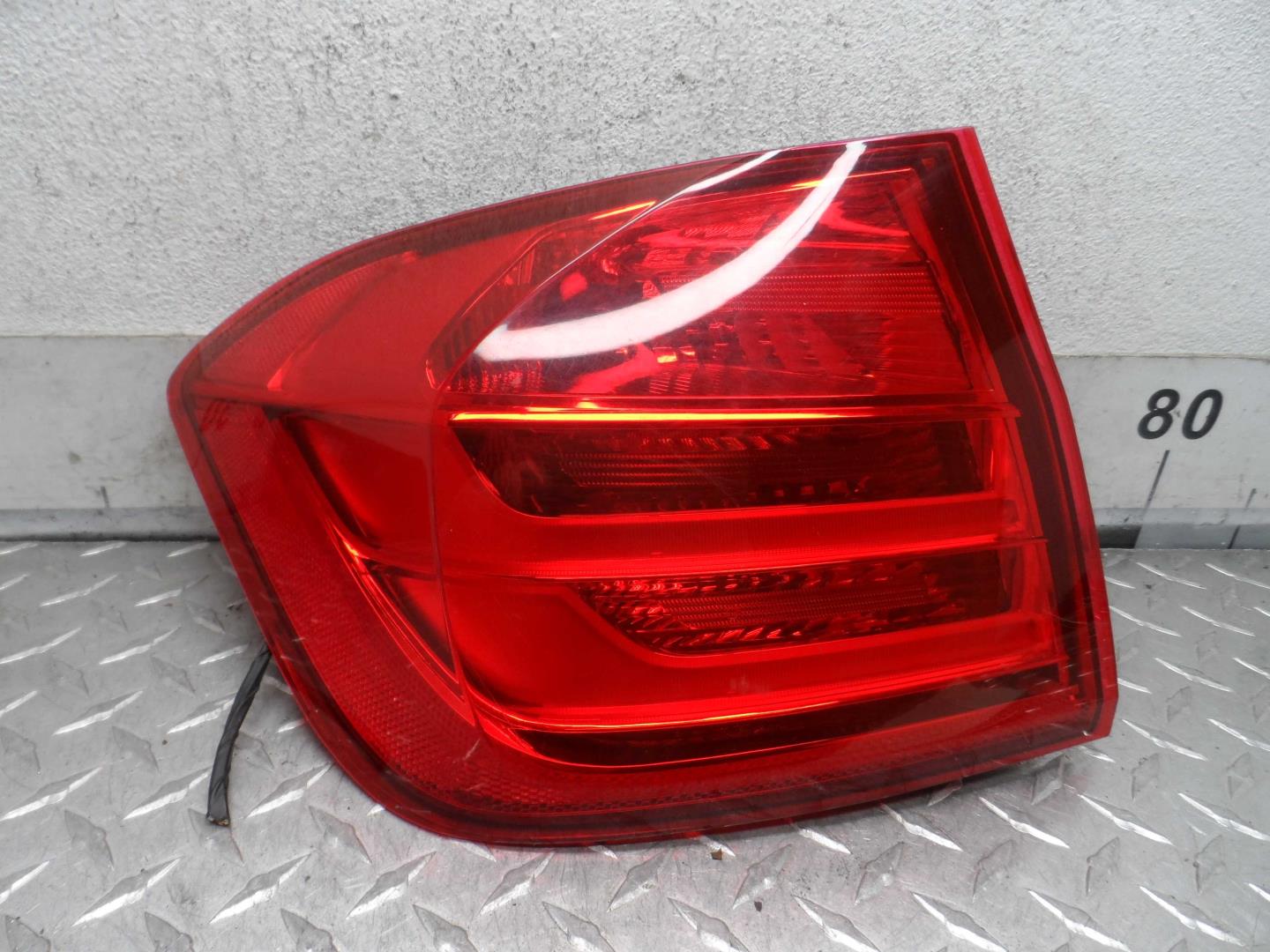 Фонарь задний наружный левый