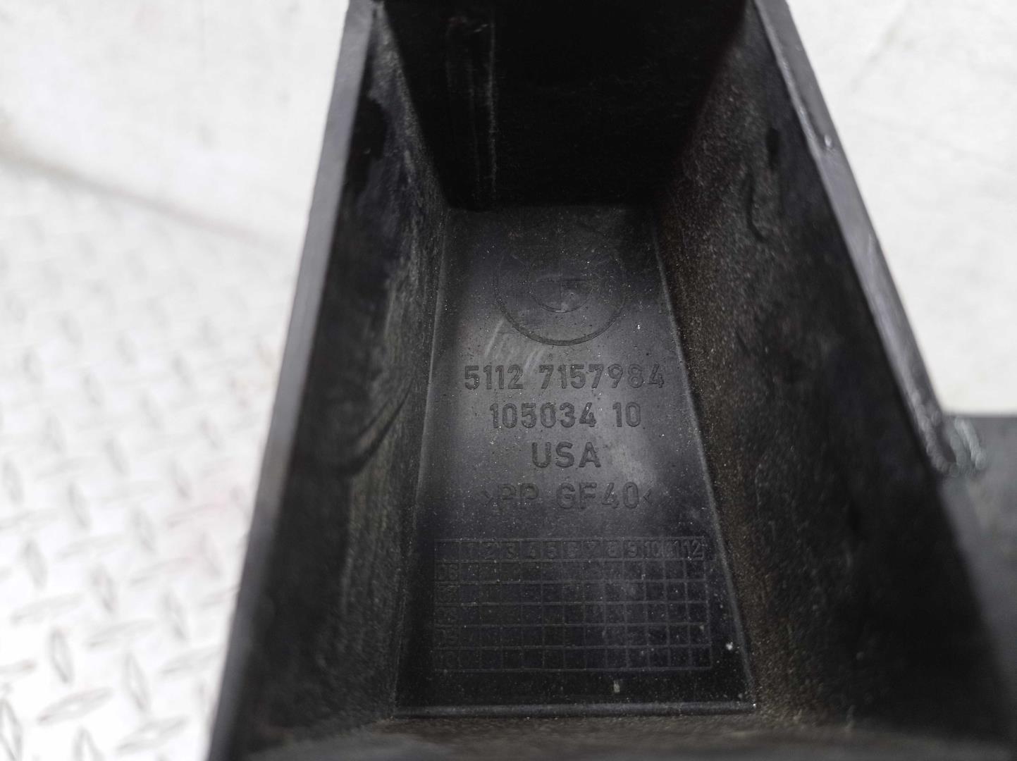 Кронштейн фар правый