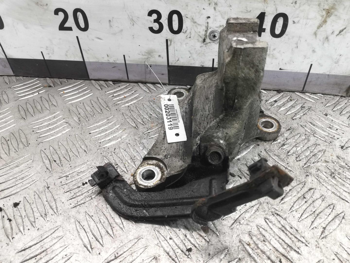 Кронштейн двигателя