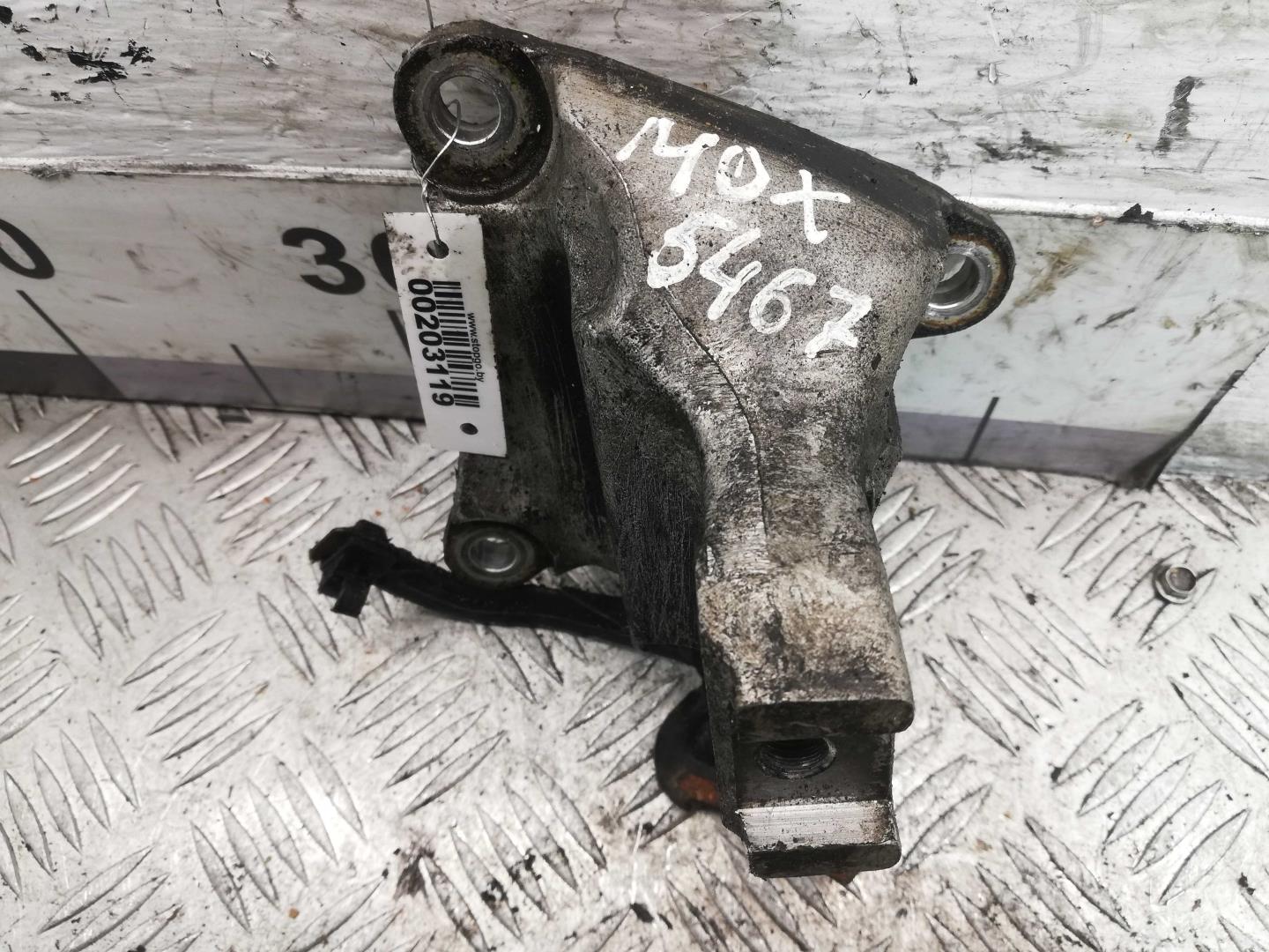 Кронштейн двигателя