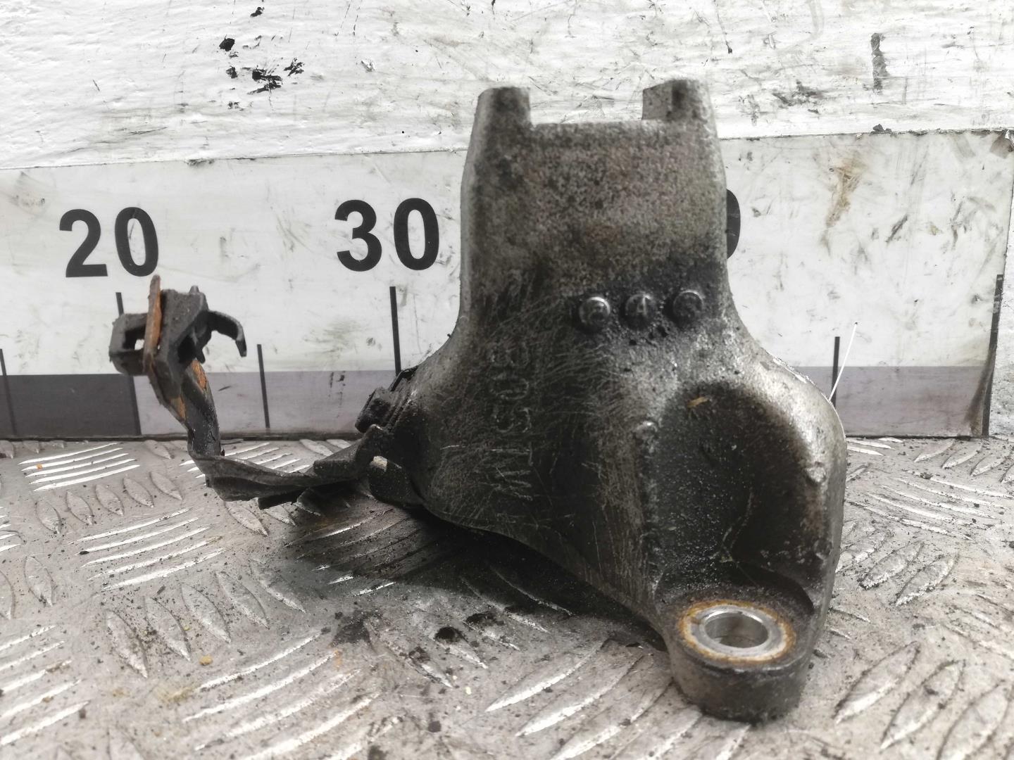 Кронштейн двигателя