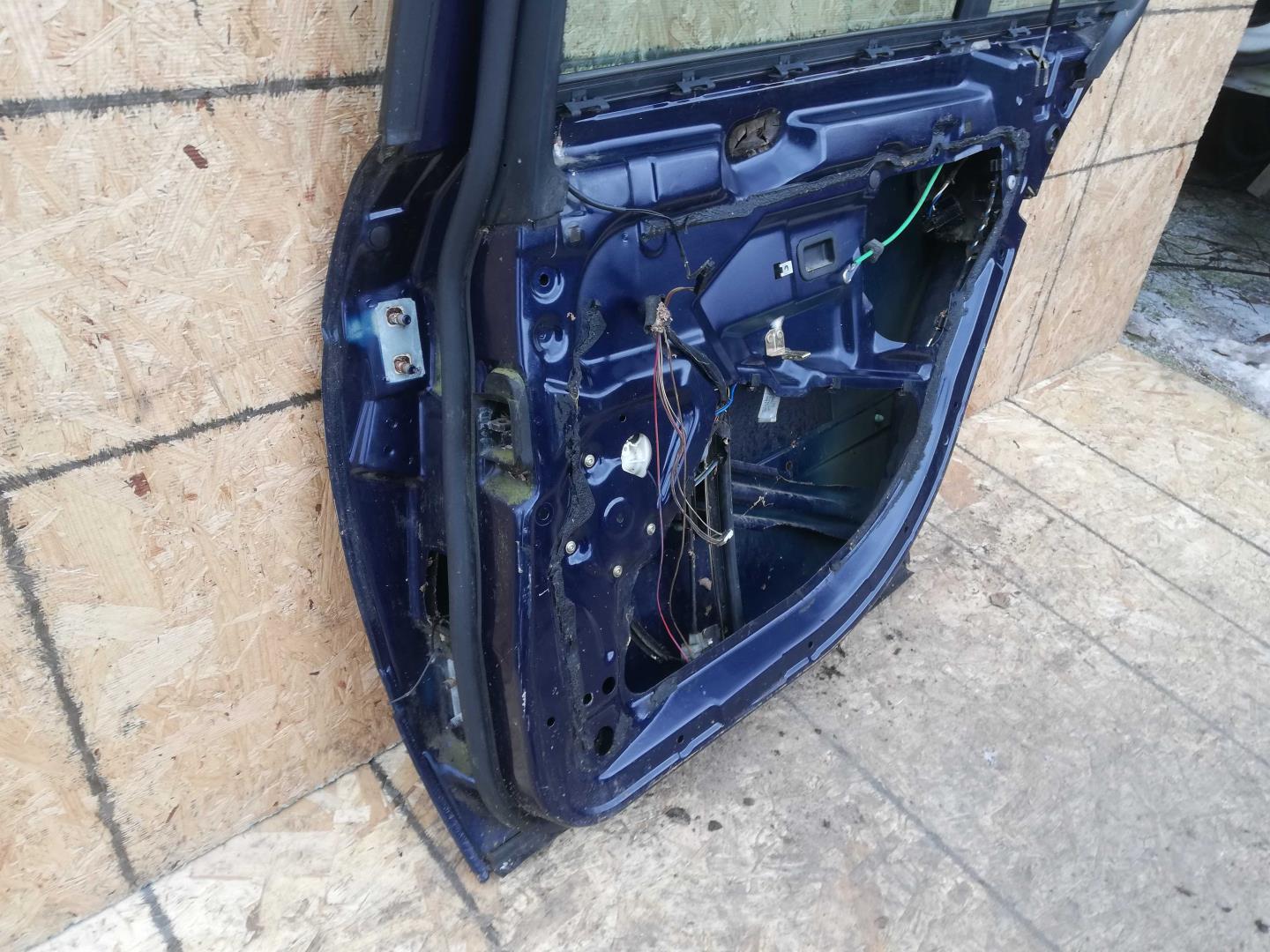 Стеклоподъемник электр. задний правый