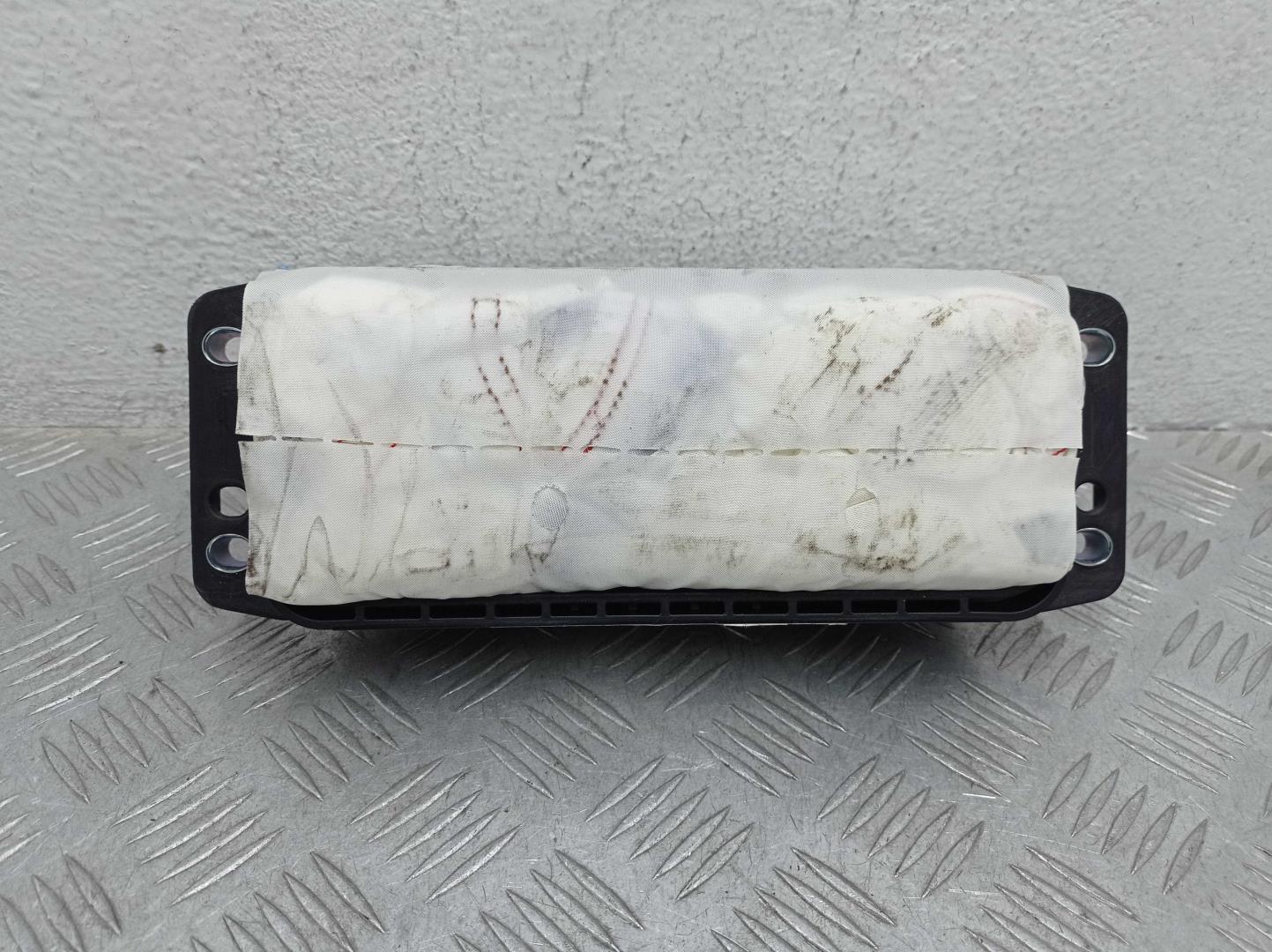 Подушка безопасности пассажирская (в торпедо)