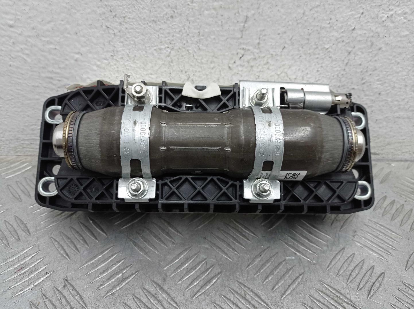 Подушка безопасности пассажирская (в торпедо)