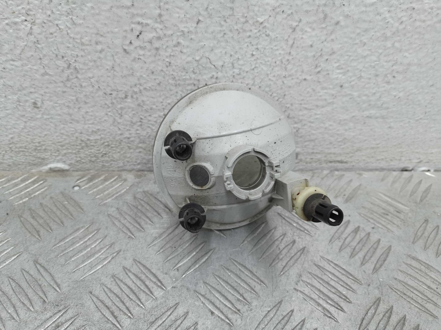 Фара противотуманная левая