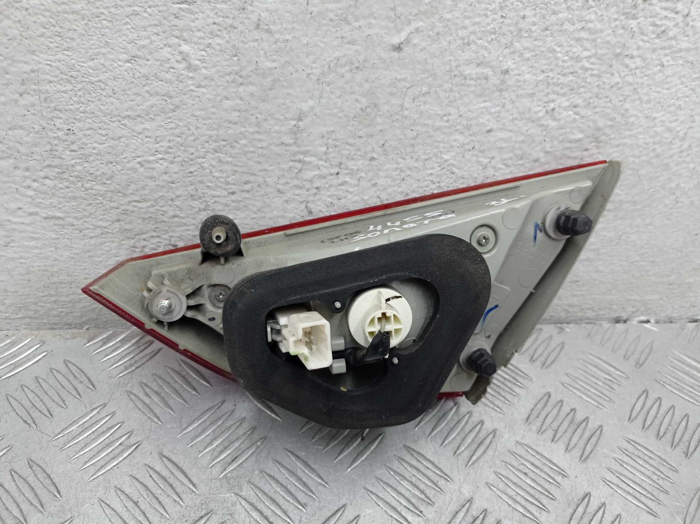 Фонарь задний внутренний левый