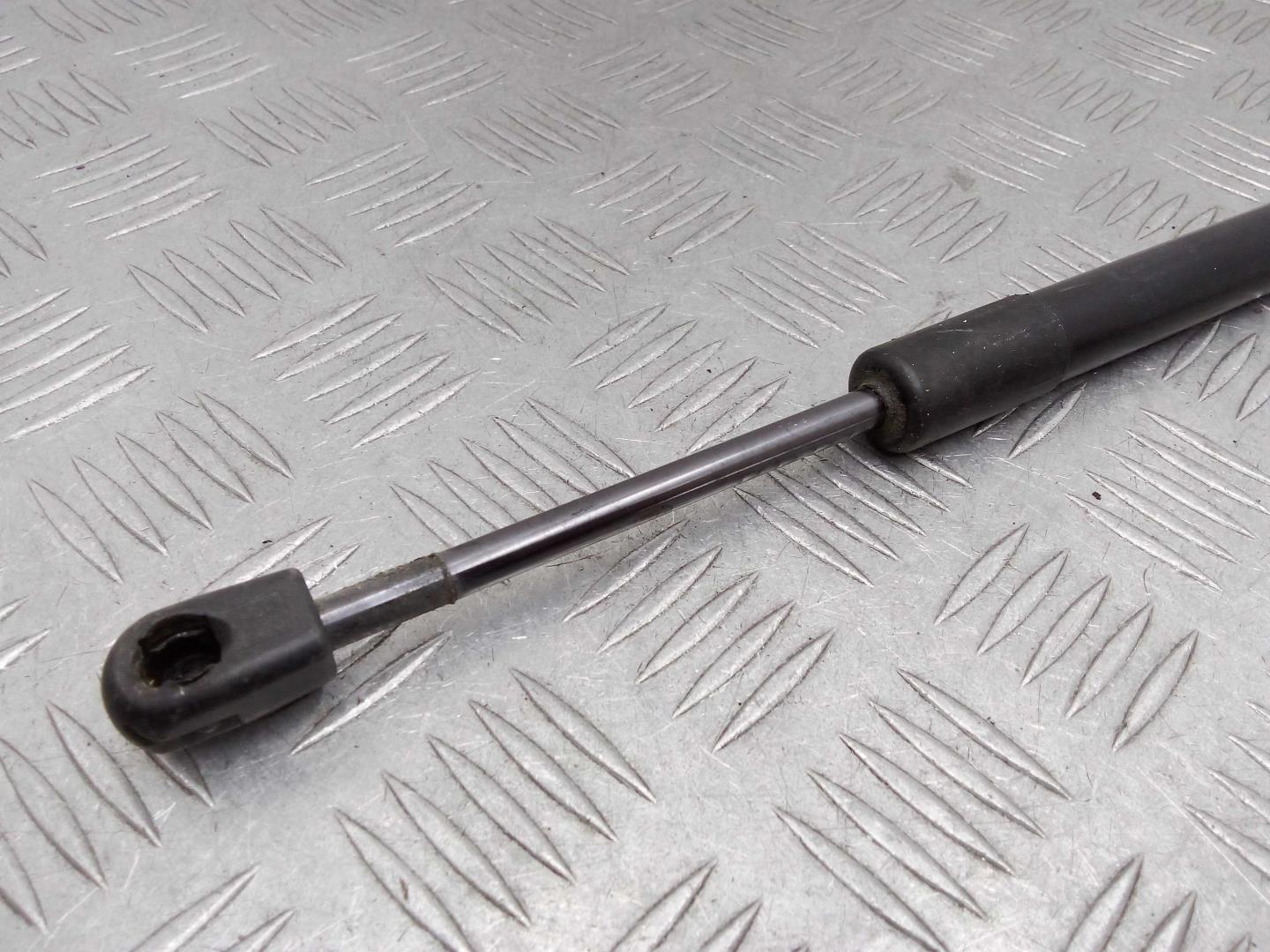 Амортизатор капота