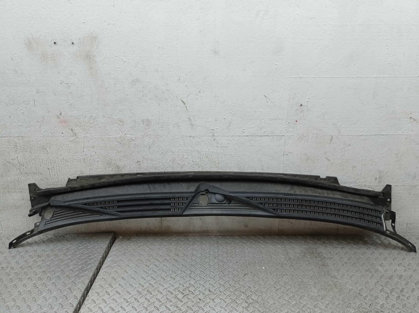 Решетка стеклоочистителей (Жабо)