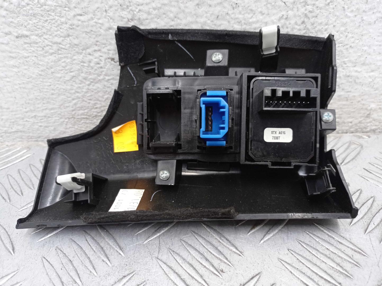 Кнопка регулировки зеркала