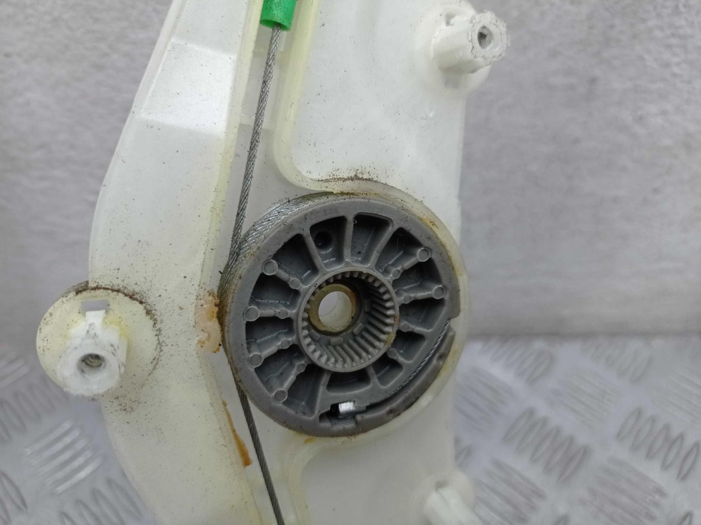 Стеклоподъемник электр. задний правый