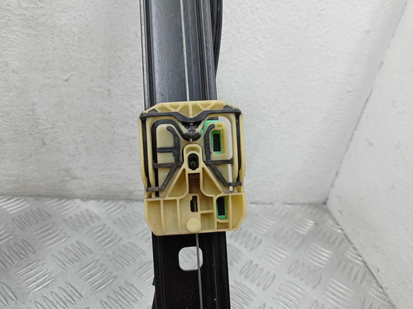 Стеклоподъемник электр. задний правый