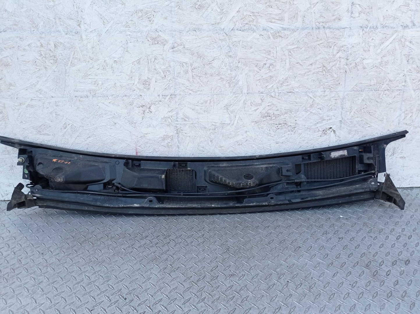 Решетка стеклоочистителей (Жабо)