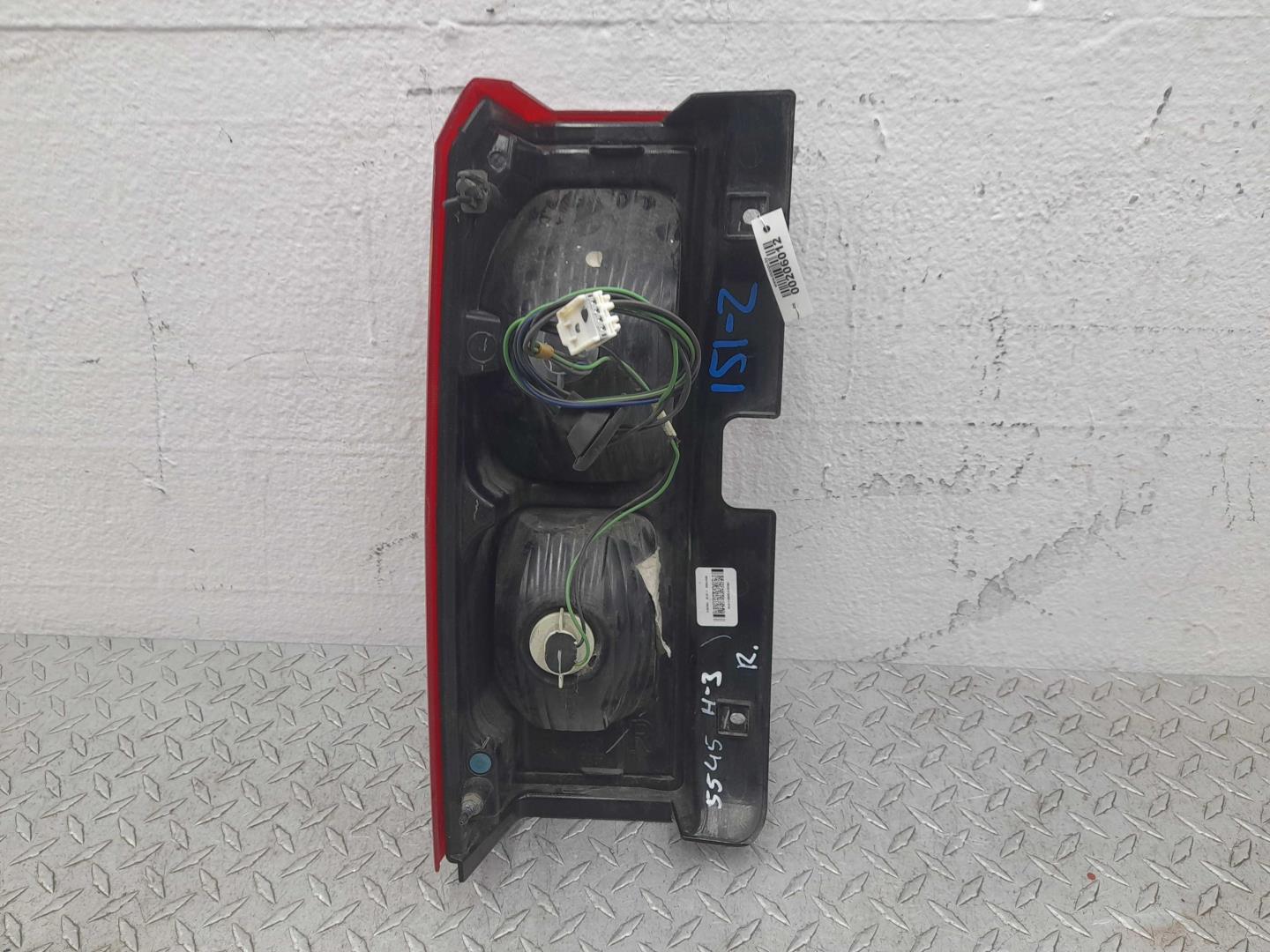 Фонарь задний наружный правый