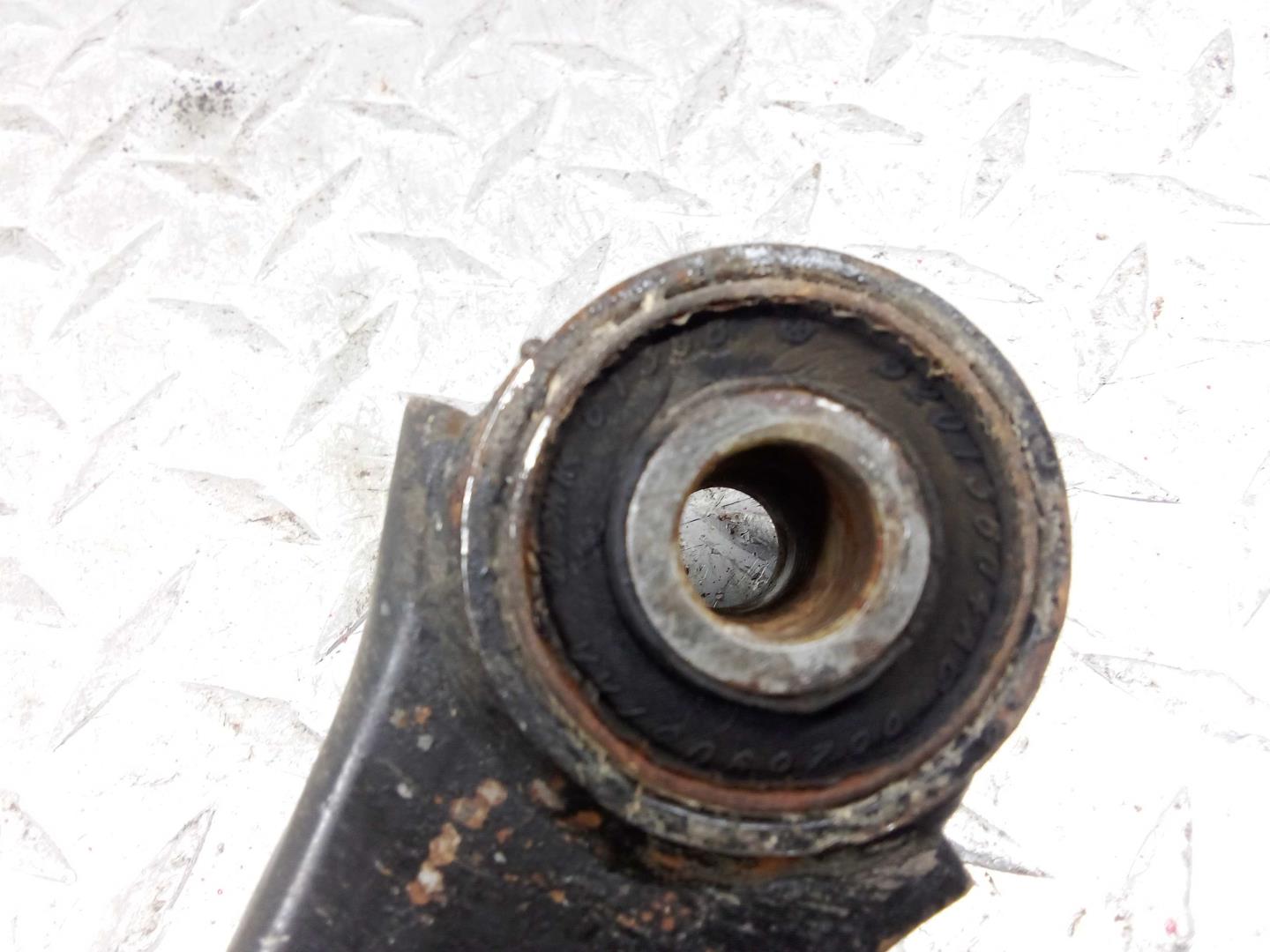 Рычаг передний верхний правый