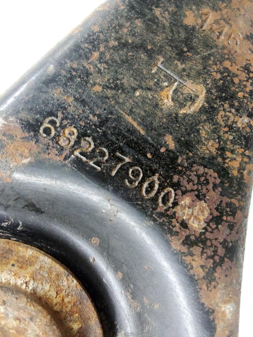 Рычаг передний верхний правый