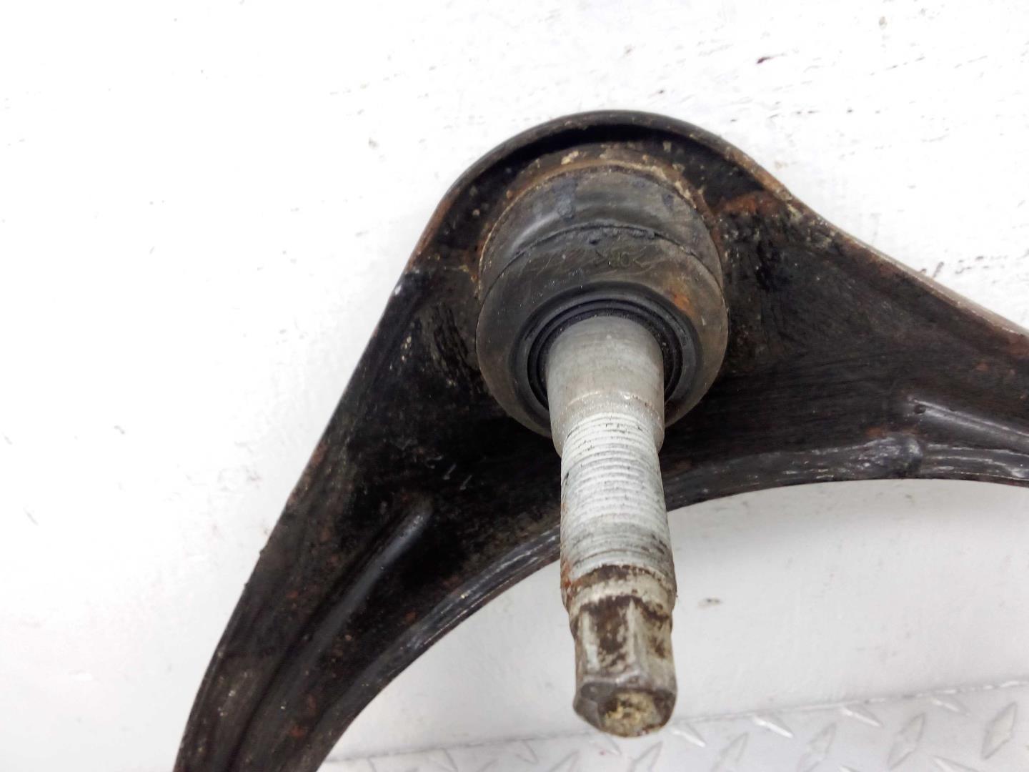 Рычаг передний верхний правый