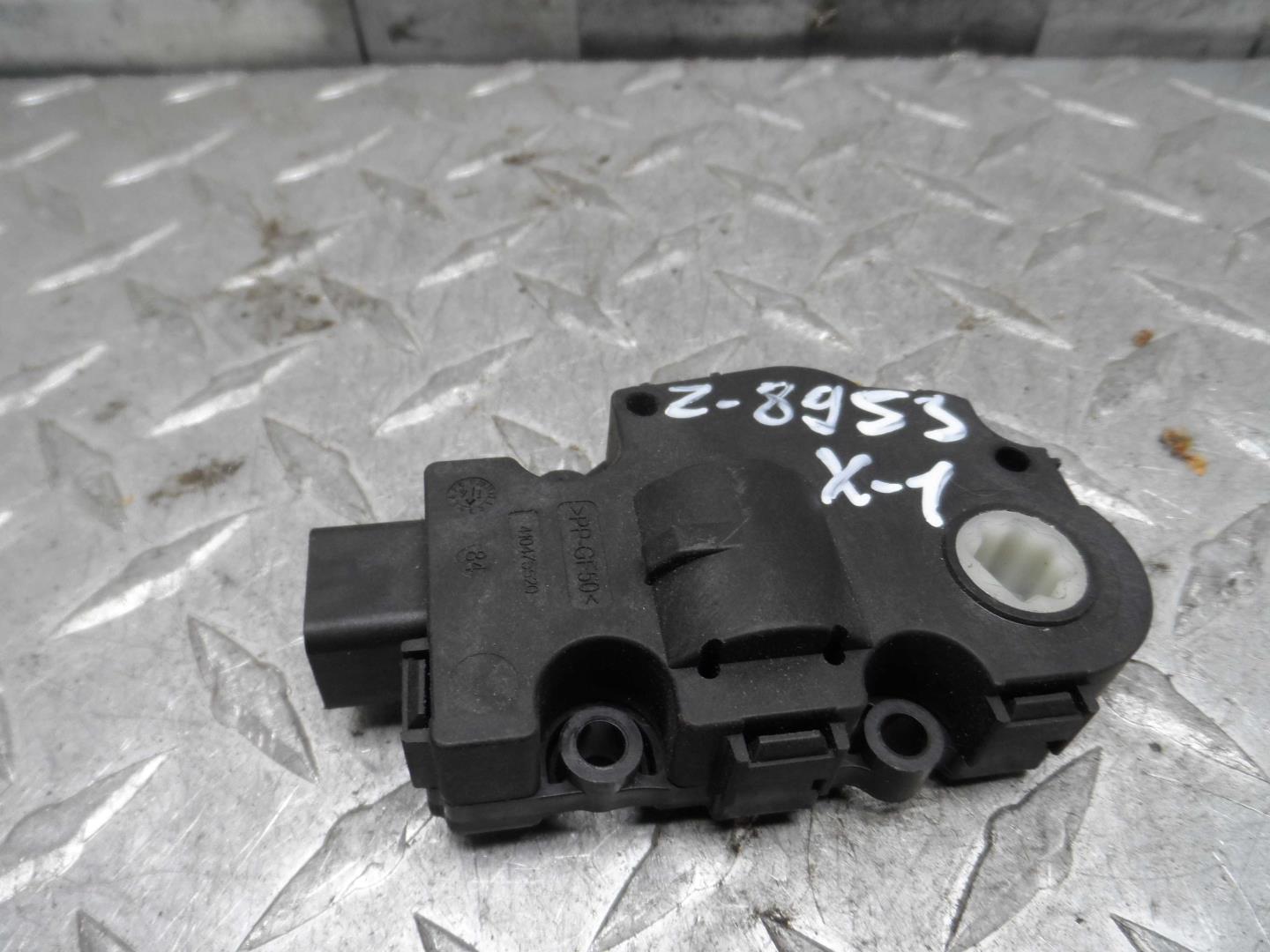 Моторчик заслонки печки