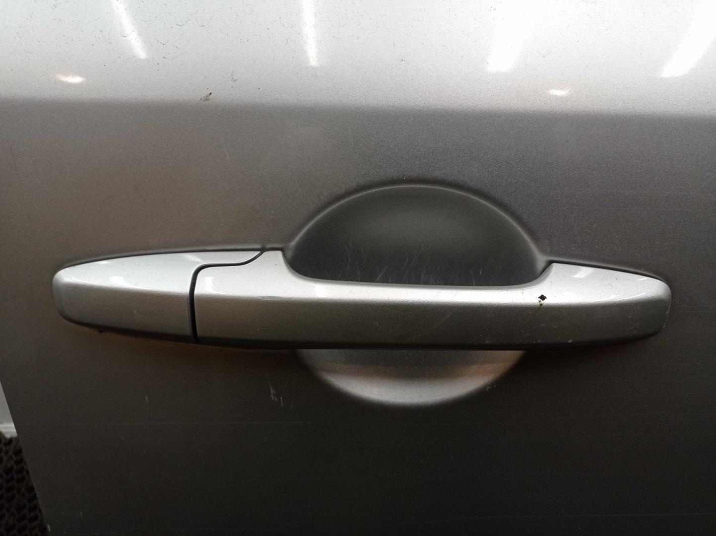 Замок двери передней правой