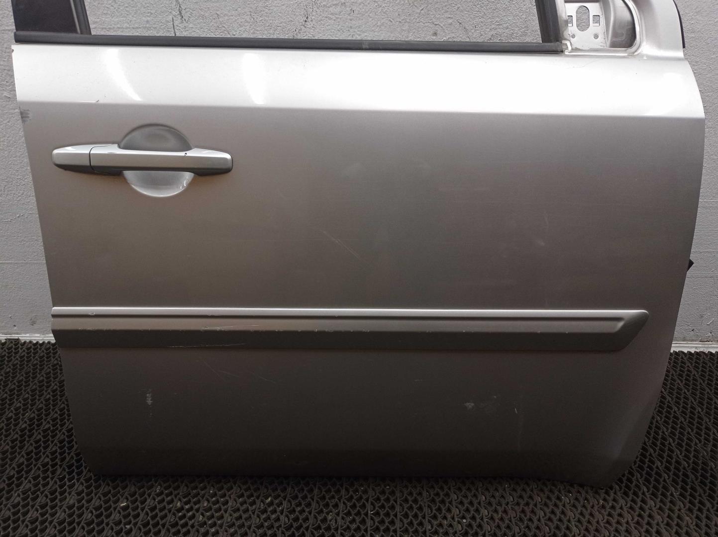 Замок двери передней правой