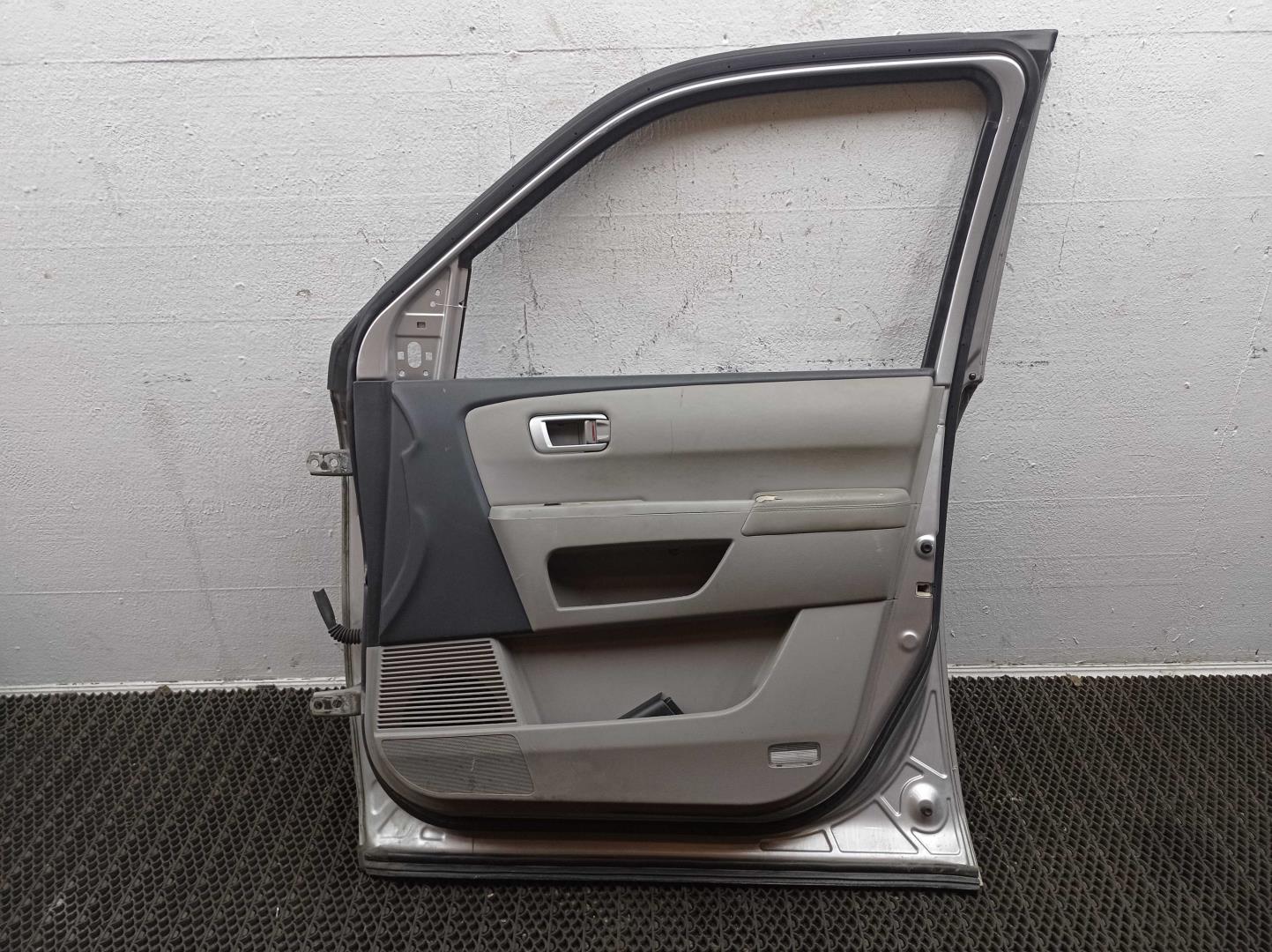 Замок двери передней правой