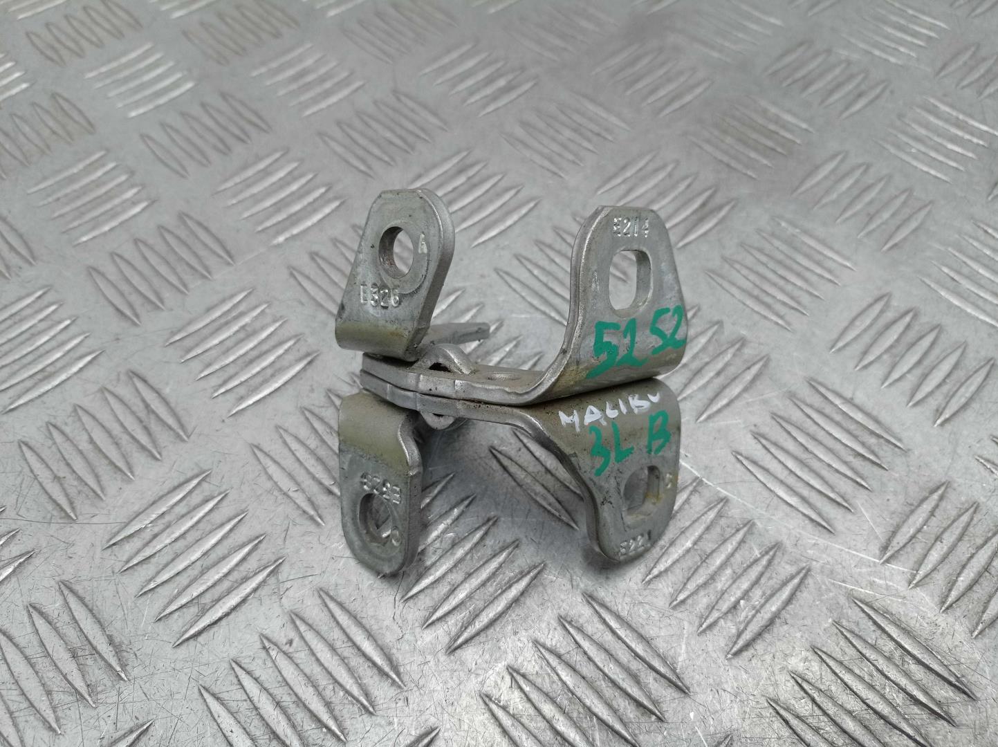 Петля двери