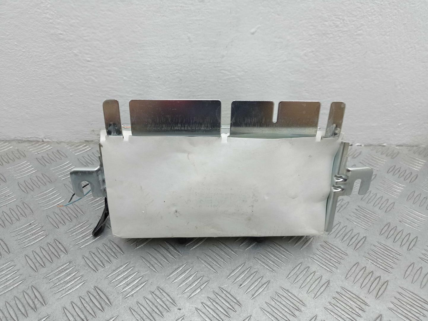 Подушка безопасности пассажирская (в торпедо)