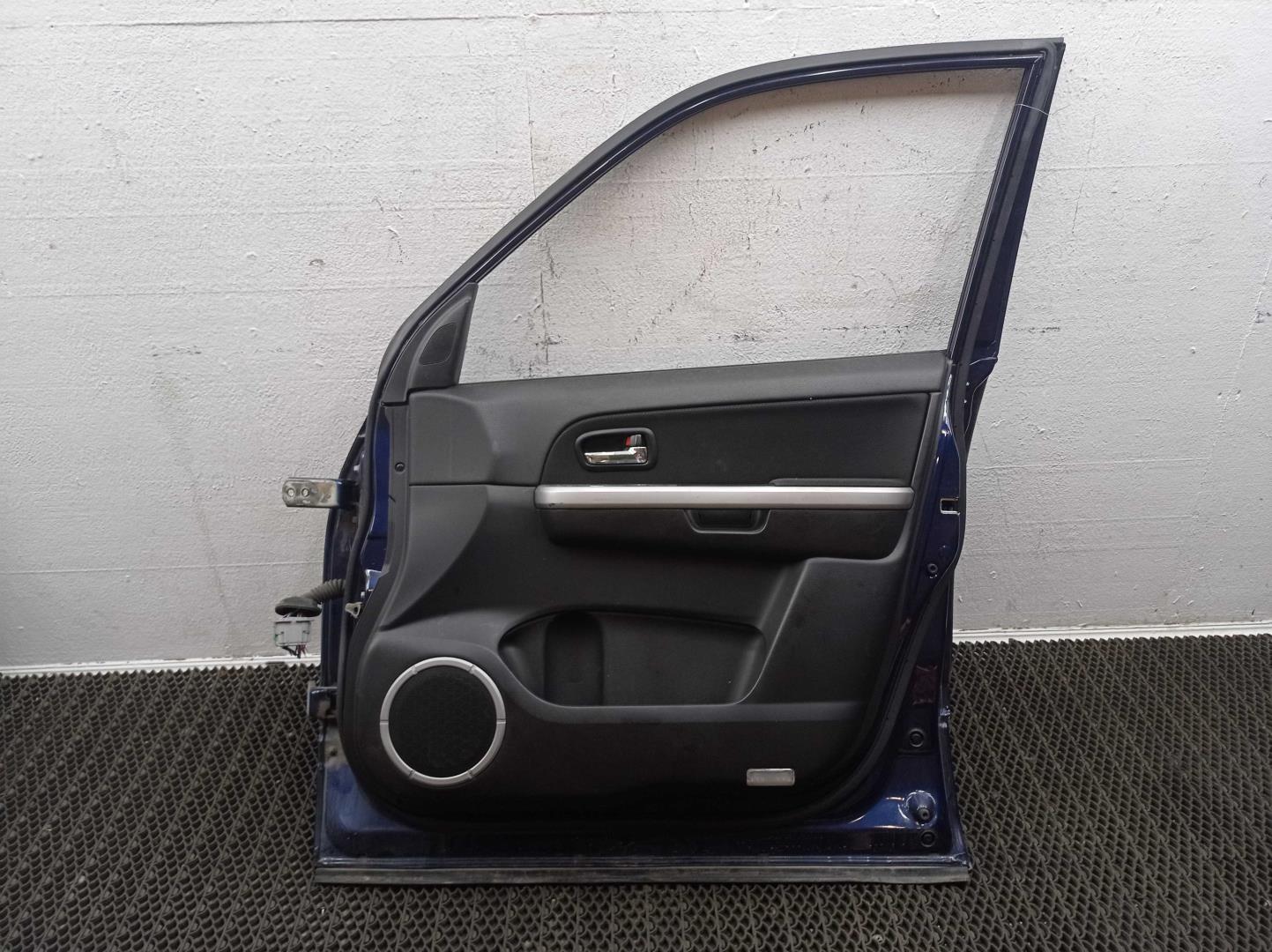 Стекло двери передней правой