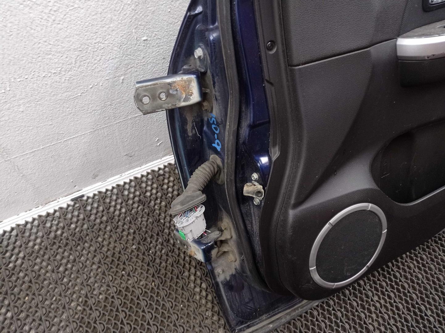 Стекло двери передней правой