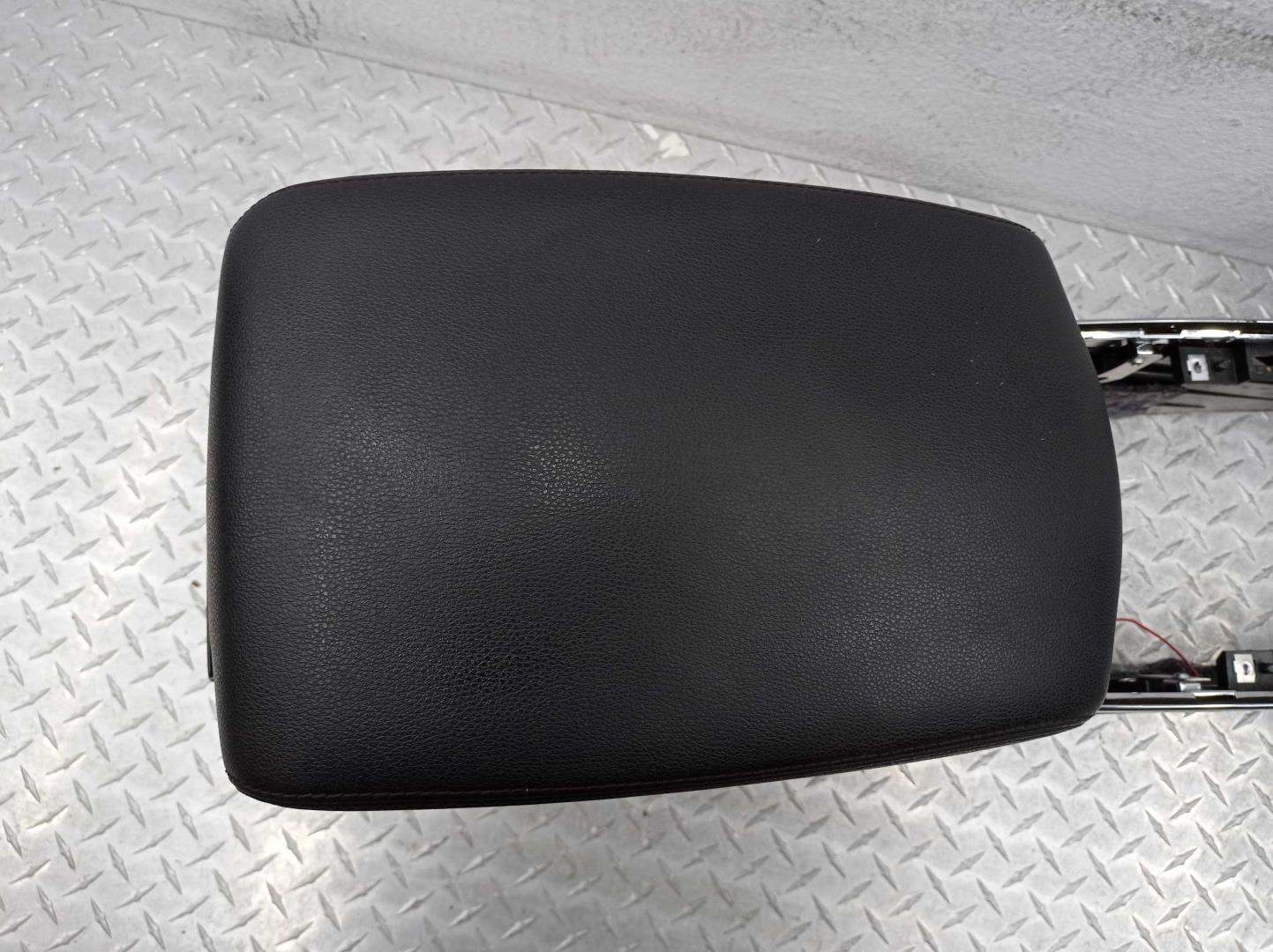 Подлокотник