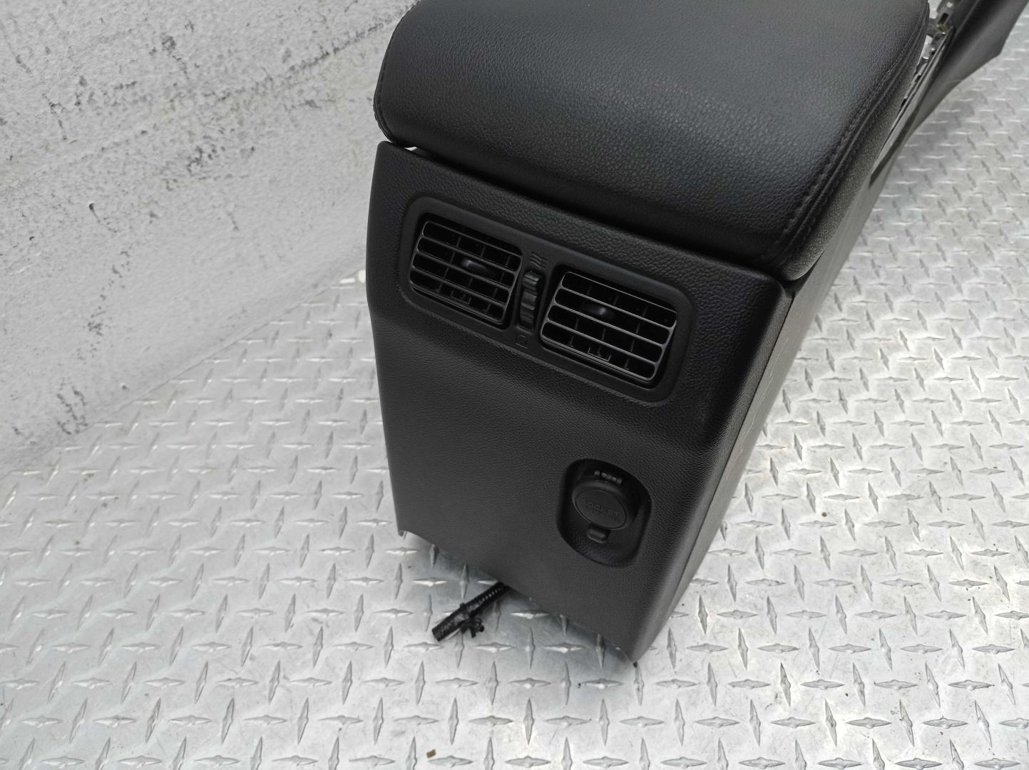 Подлокотник