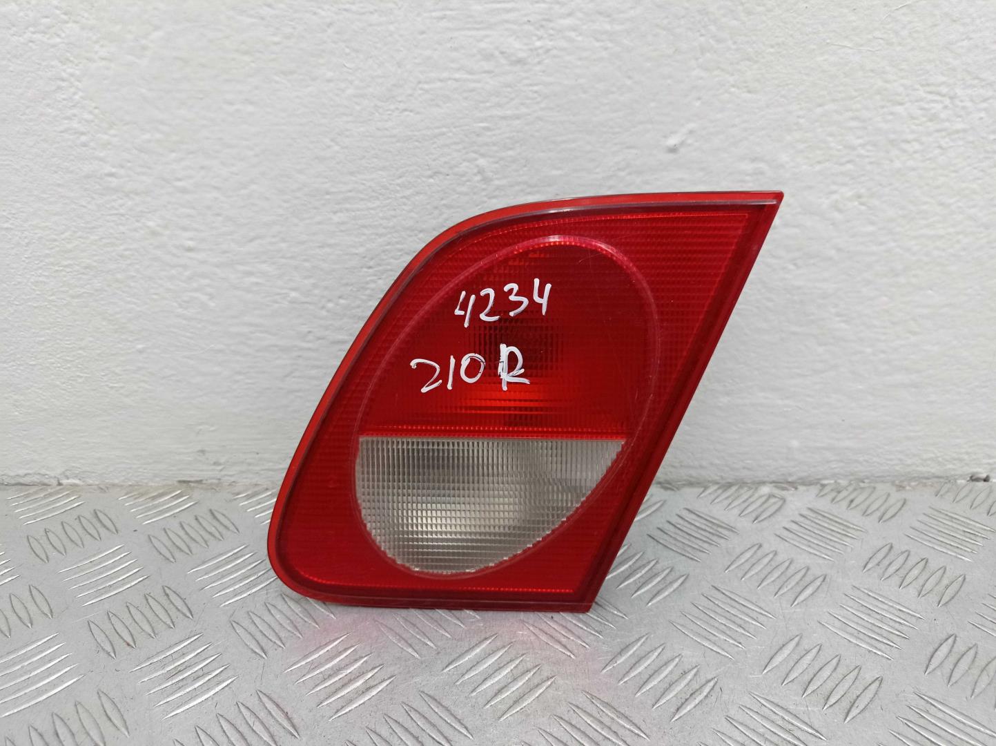 Фонарь задний внутренний правый