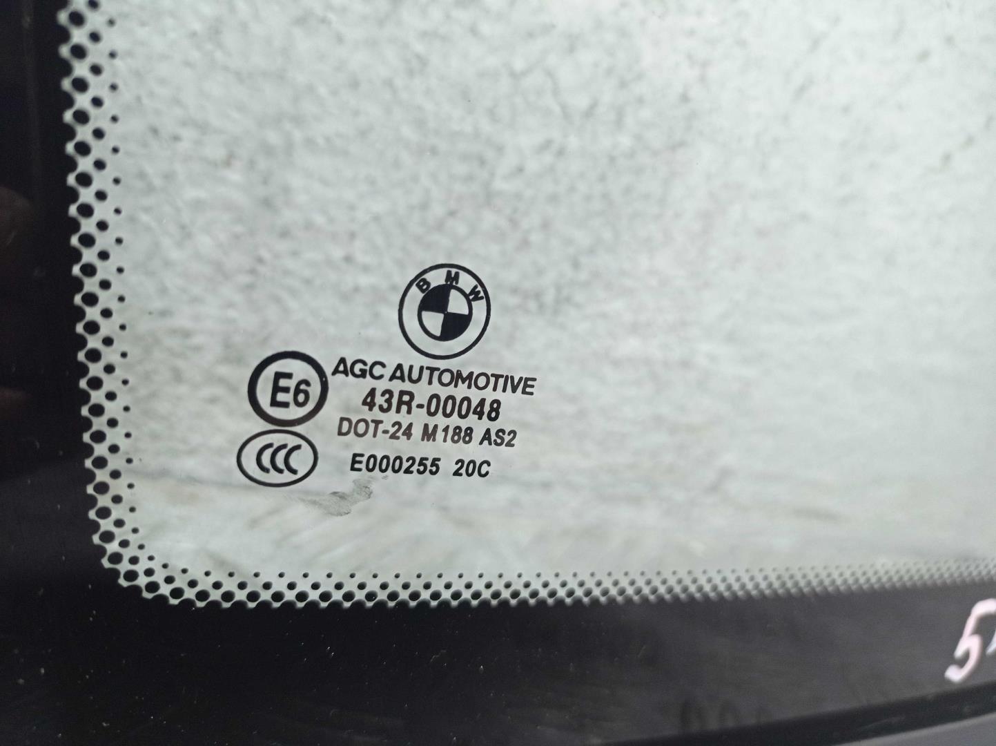 Стекло двери задней левой