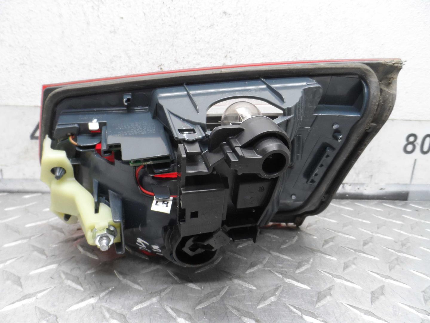 Фонарь задний внутренний левый