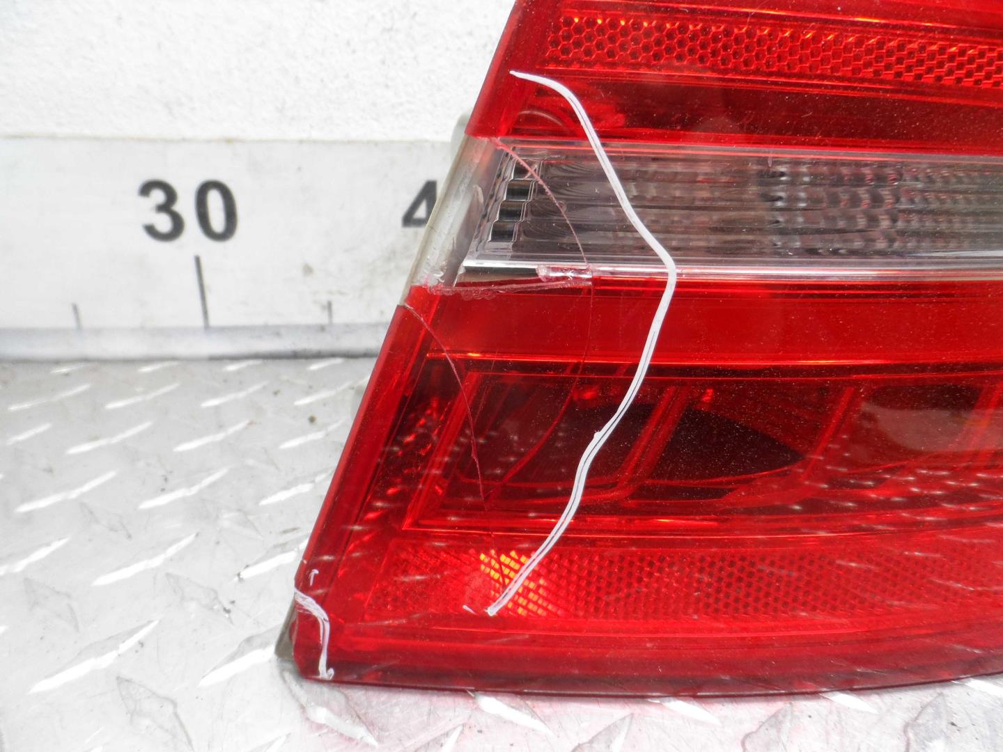 Фонарь задний наружный правый