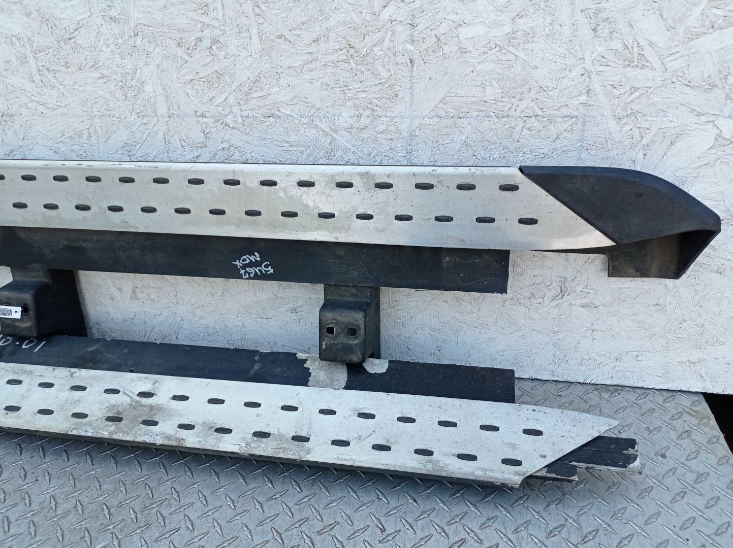 Подножка правая